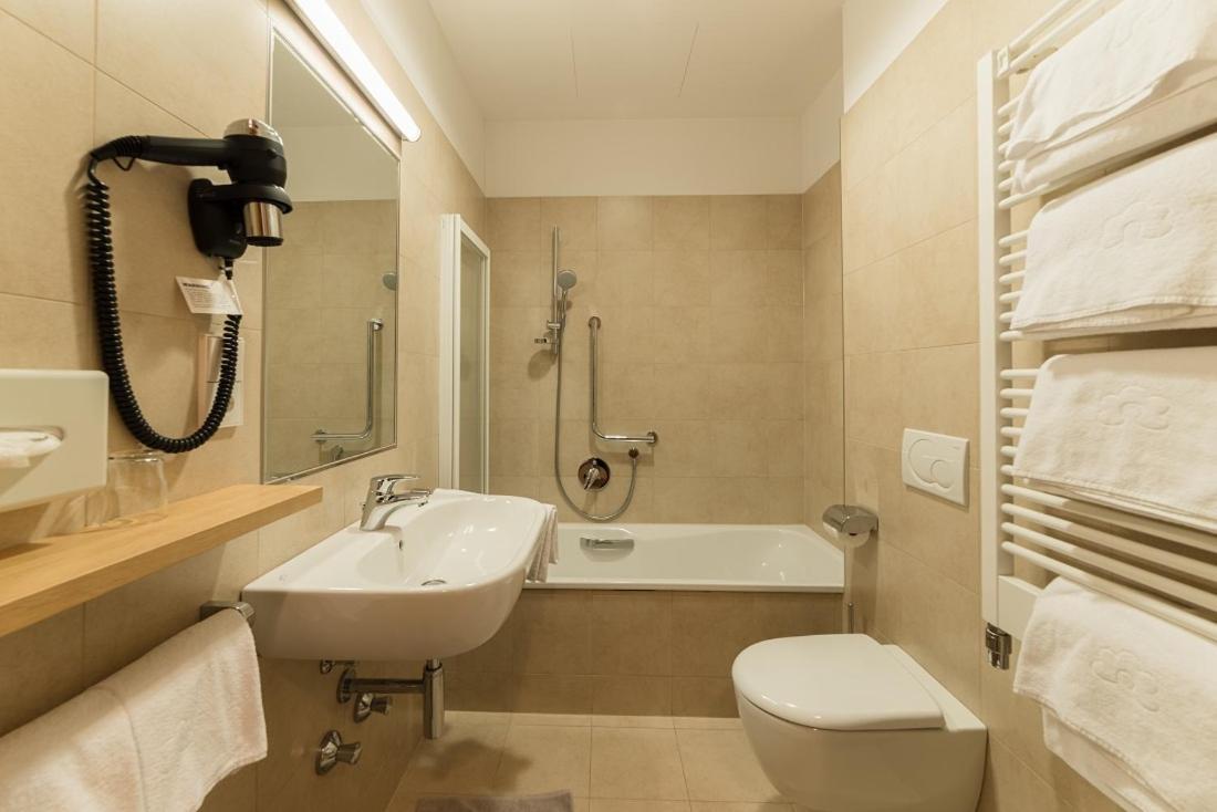 Hotel Stiegl Scala Больцано Номер фото